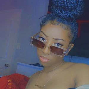 Meet your Posher, Aicha